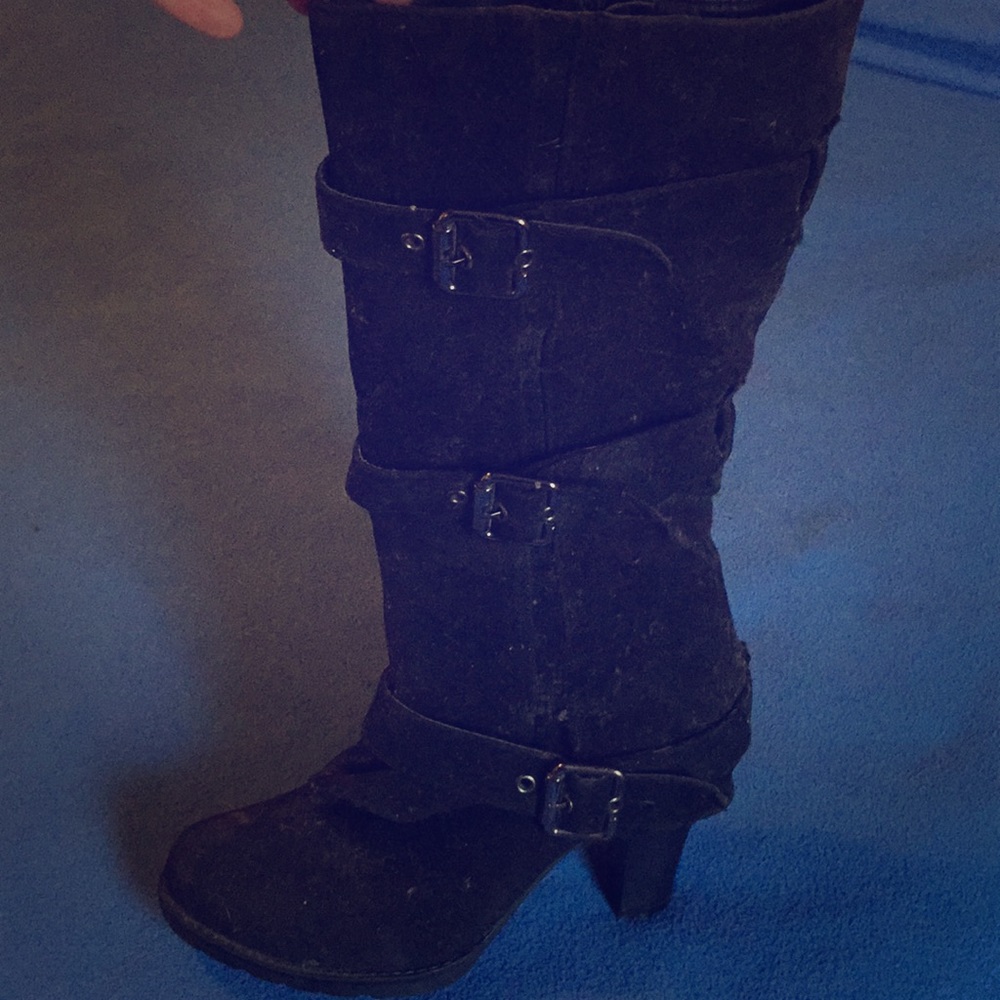 Black boots warn once